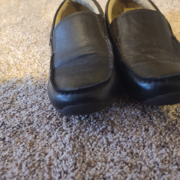 Children's Place brown boys slip on dress shoes - Picture 6 of 7